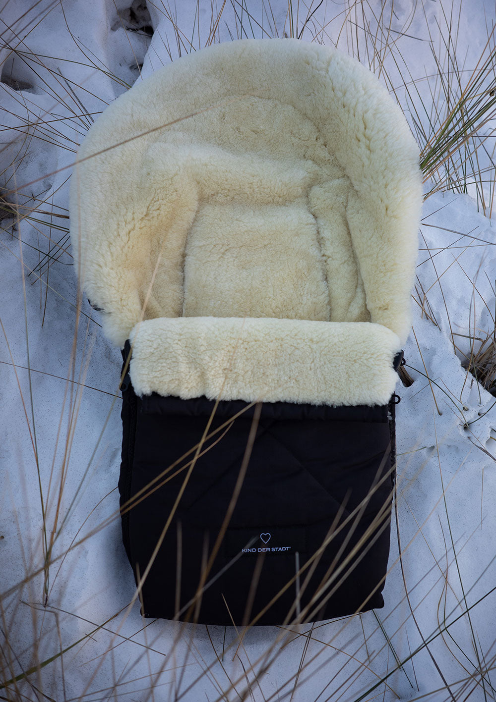 Premium Lammfell-Fußsack für Babywanne & Kinderautositz midnight black