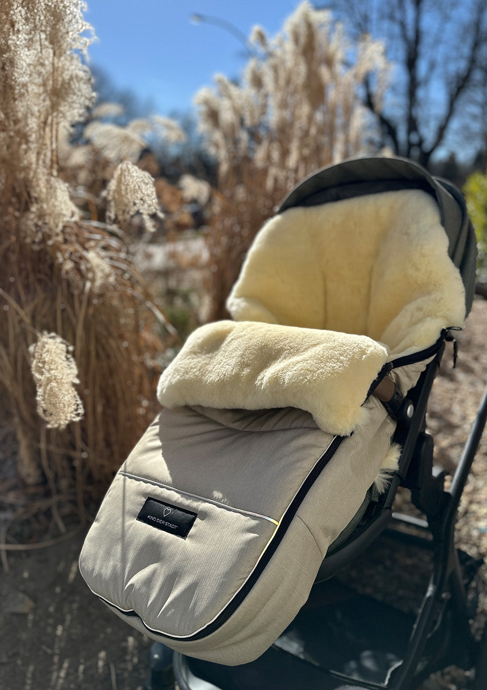 KIND DER STADT Premium Lammfell-Fußsack beige