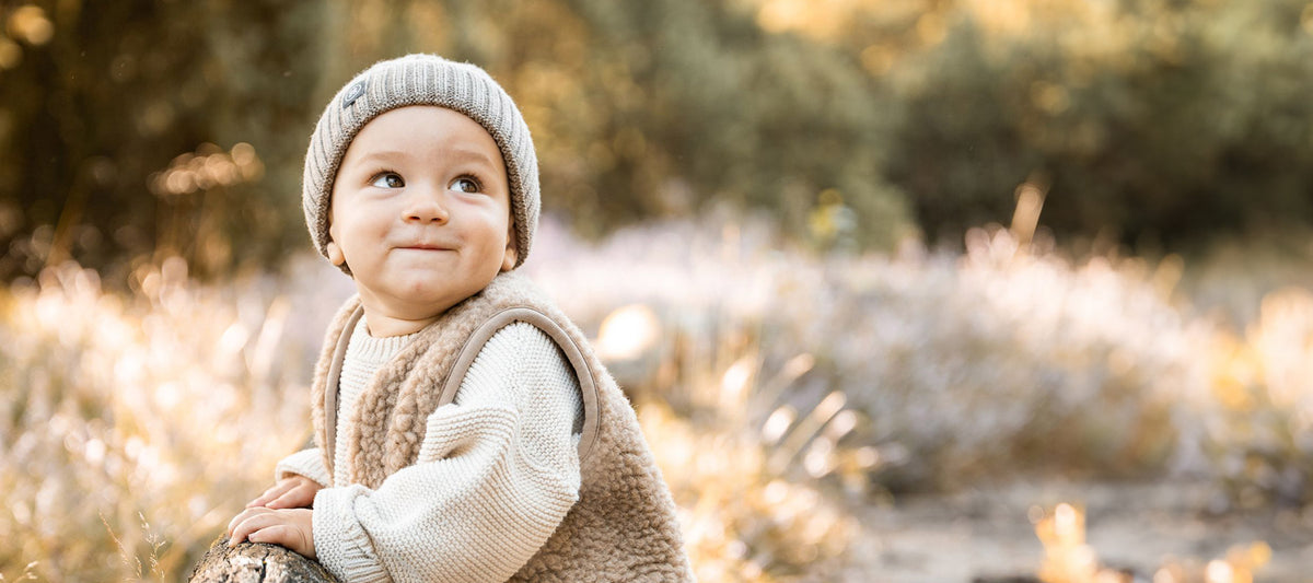 Geschenkideen für Kleinkinder 1-2 Jahre - im Bild: Weste von emma & noah